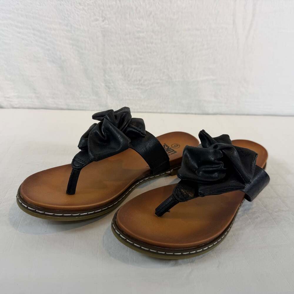 Women's The Original Mukluks Flip Flops Black With Brown footbed Size 6